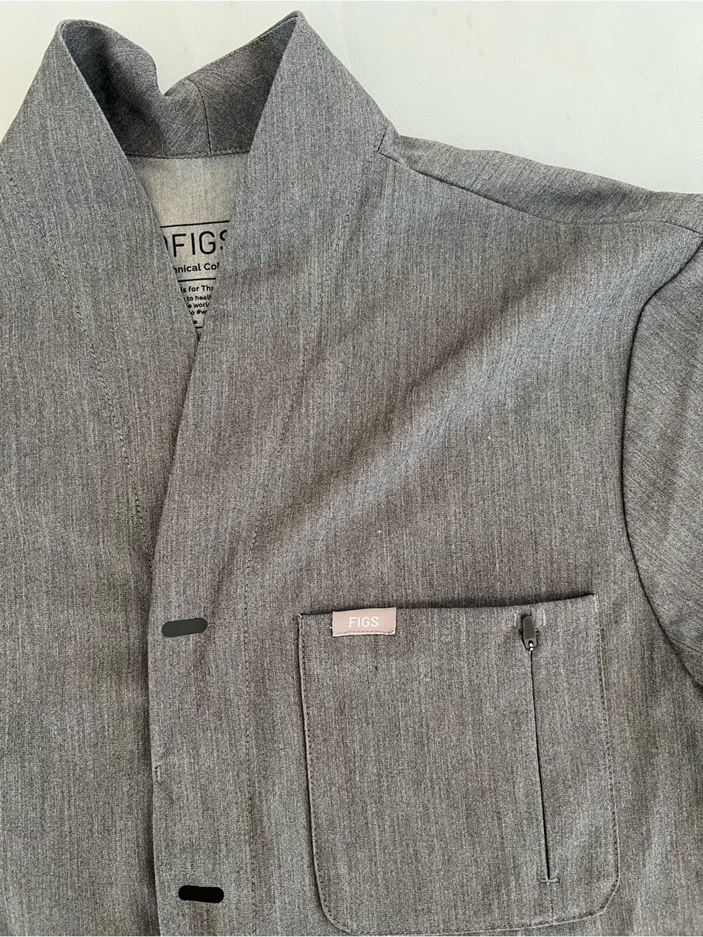 FIGS  Women's Suswe Shawl Collar Scrub Top Grey Slate Large